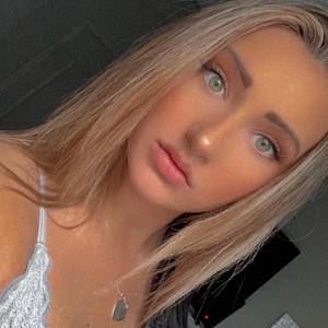 Meet your Posher, Carlee